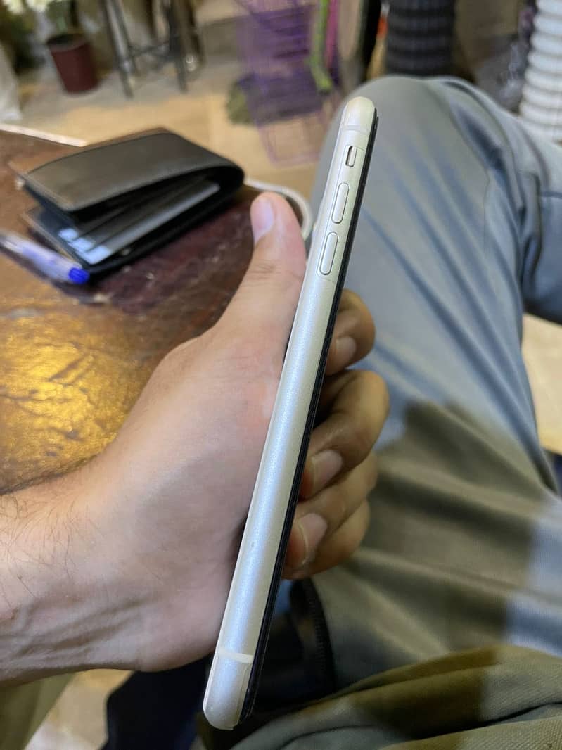 Apple iPhone 11 7