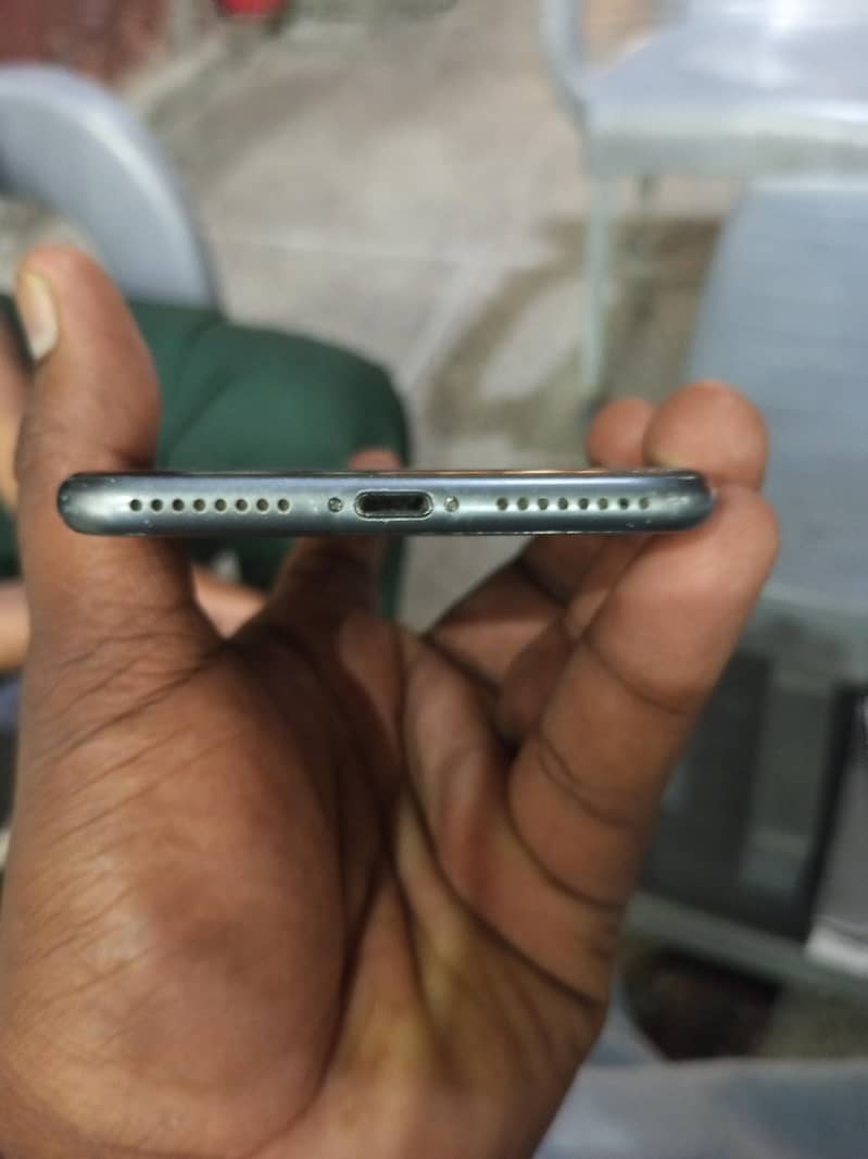 Apple iPhone 8 Plus 1