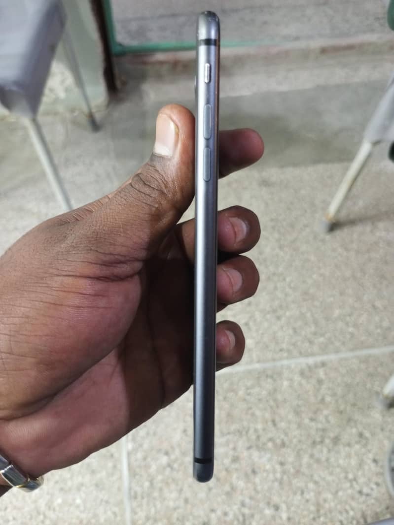 Apple iPhone 8 Plus 3