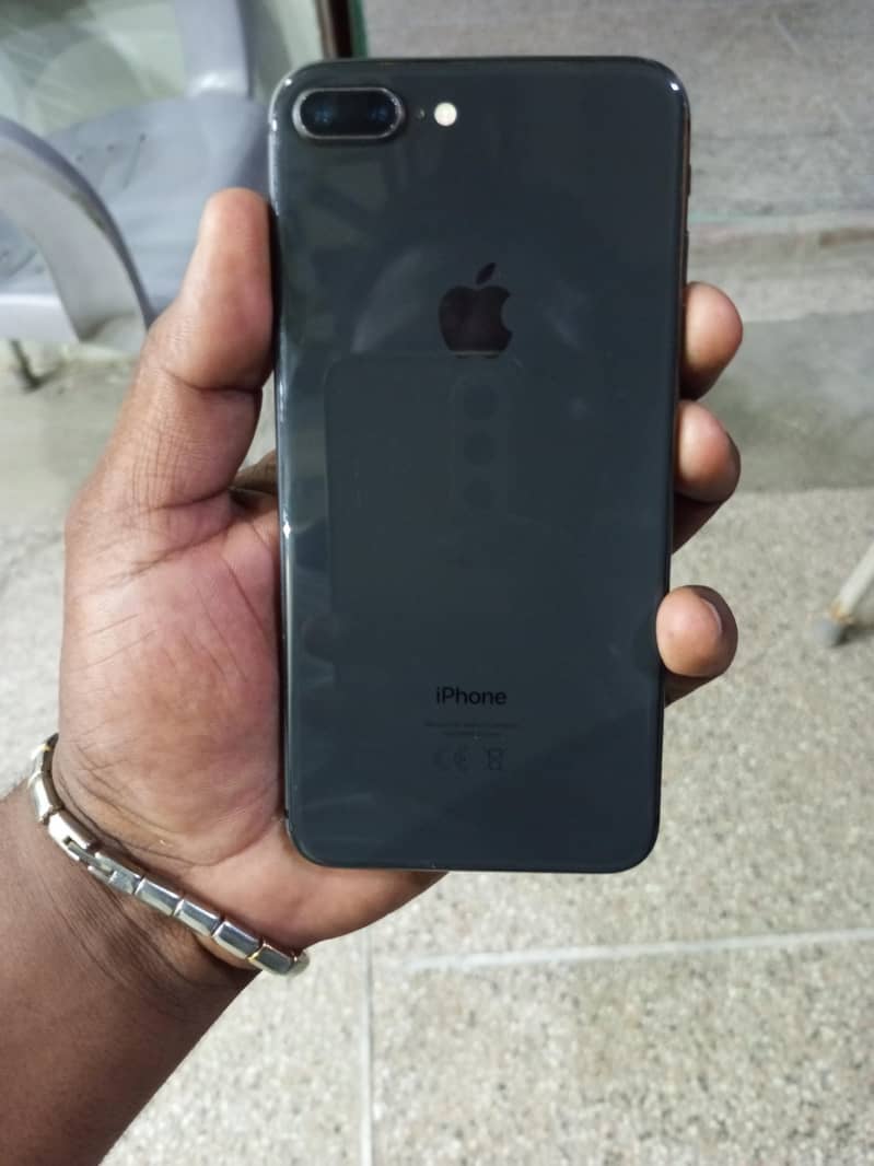 Apple iPhone 8 Plus 4