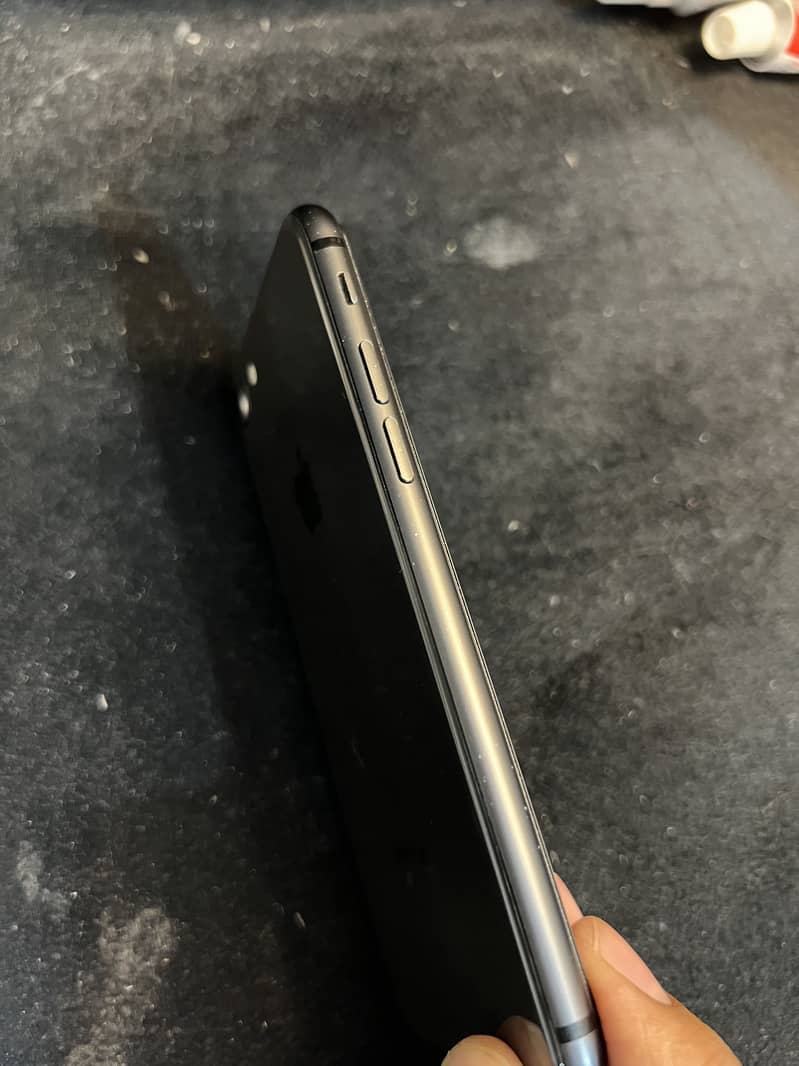 Apple iPhone 8 4
