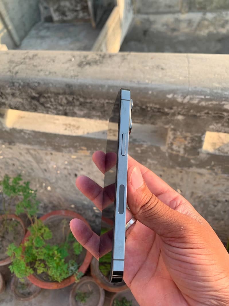 Apple iPhone 13 Pro 1