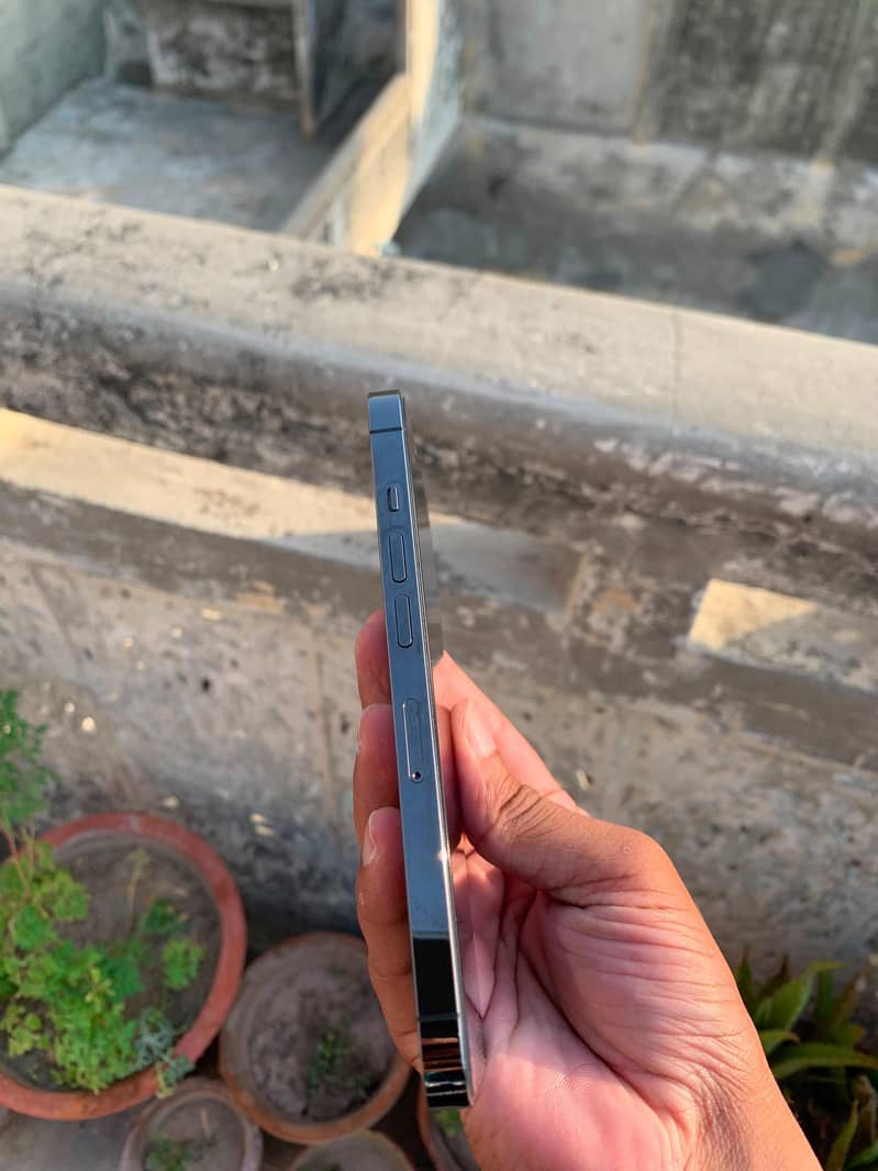 Apple iPhone 13 Pro 4