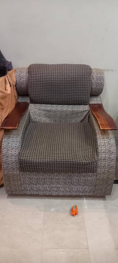 Used sofa set 7 seater resonable price