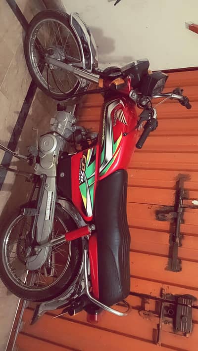 New 70 bike for sale 10/10 condtion