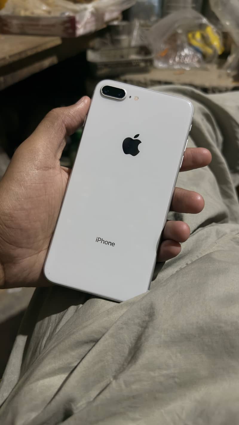 Apple iPhone 8 Plus 0