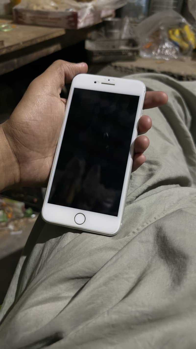 Apple iPhone 8 Plus 1