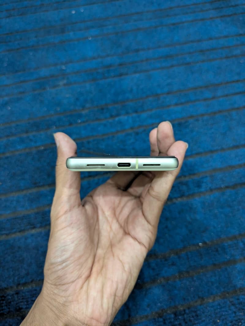 Google Pixel 7 4