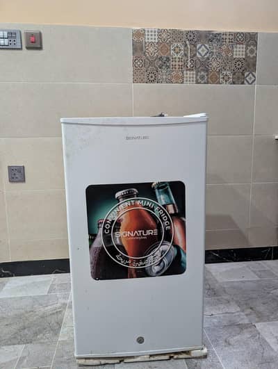 SIGNATURE mini refrigerator (Fairly unused)