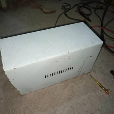 UPS colour white