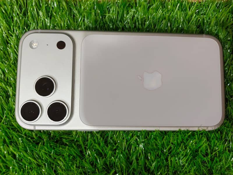 Apple iPhone 17 Pro Max 0