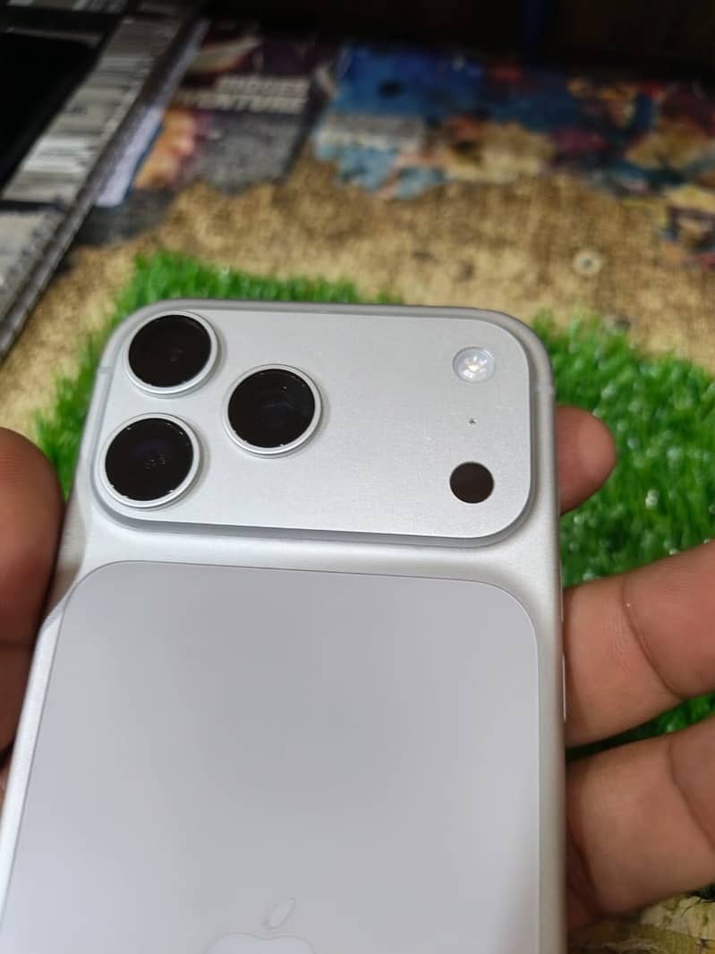 Apple iPhone 17 Pro Max 4