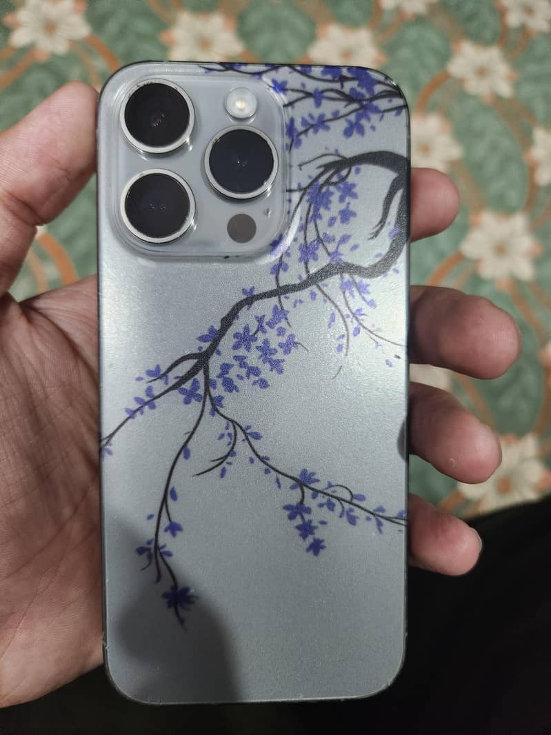 Apple iPhone 15 Pro 0