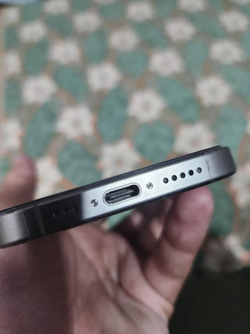 Apple iPhone 15 Pro 1