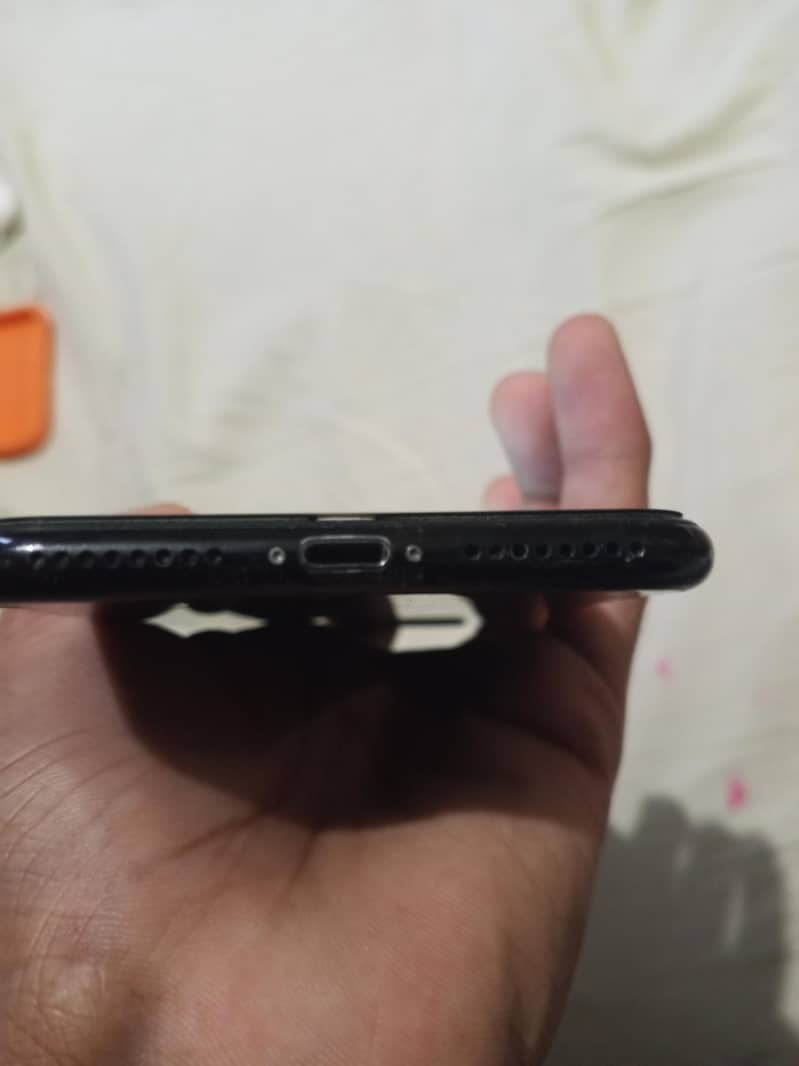 Apple iPhone 7 Plus 5