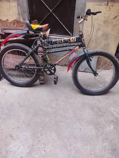 new like cycle, buht km chali he, good condition,