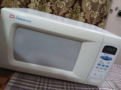 Dawlance Microwave Oven – Excellent Condition