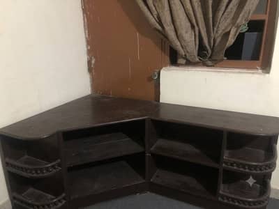 Corner book shelf