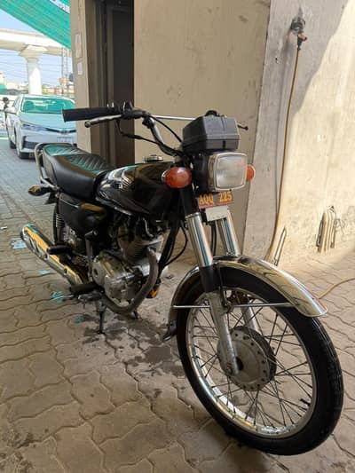 125CG for sale like mew condition