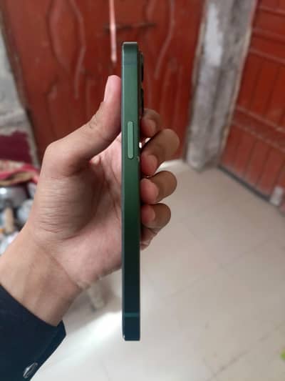 Apple iPhone 13