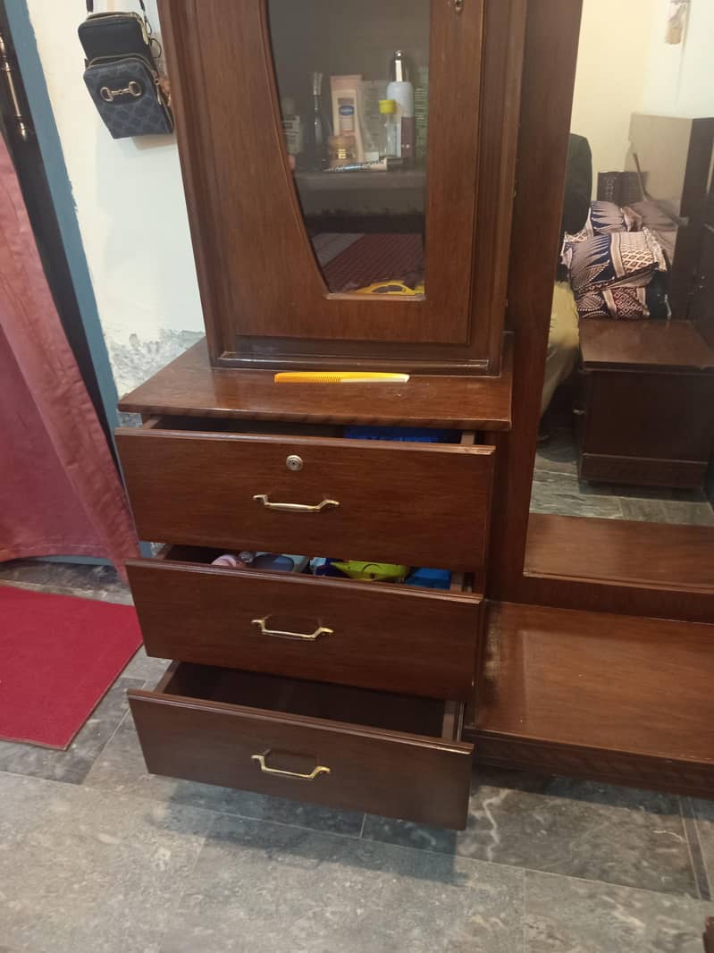 Dressing Table 3