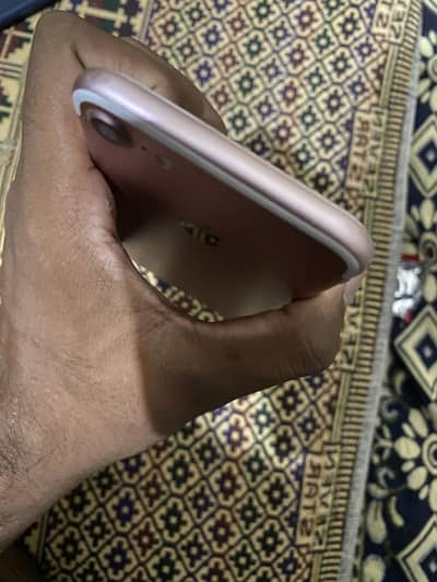 Apple iPhone 7