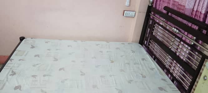 iron king size bed with metress