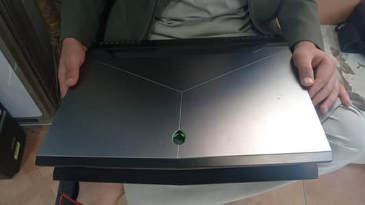 Alienware R4 17 Gtx 1080 8GB Graphics Card Gaming laptop