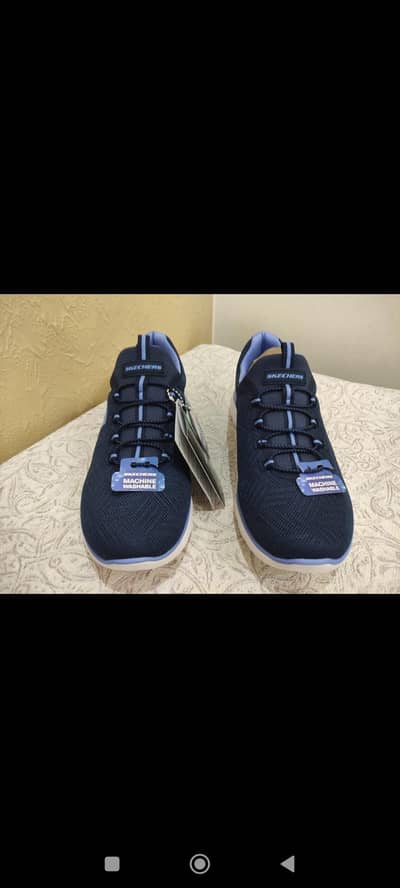 ladies Skechers size 39
