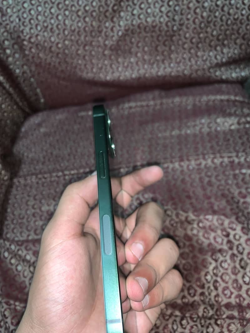 Apple iPhone 13 2