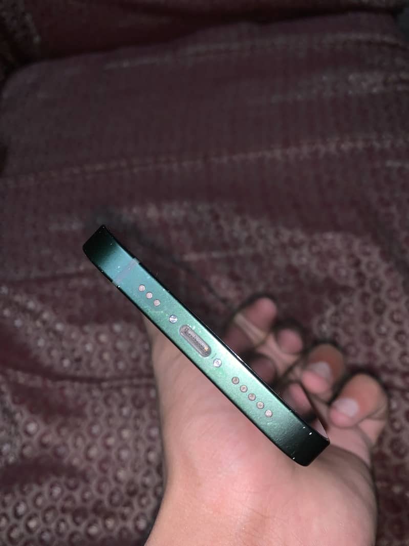 Apple iPhone 13 5