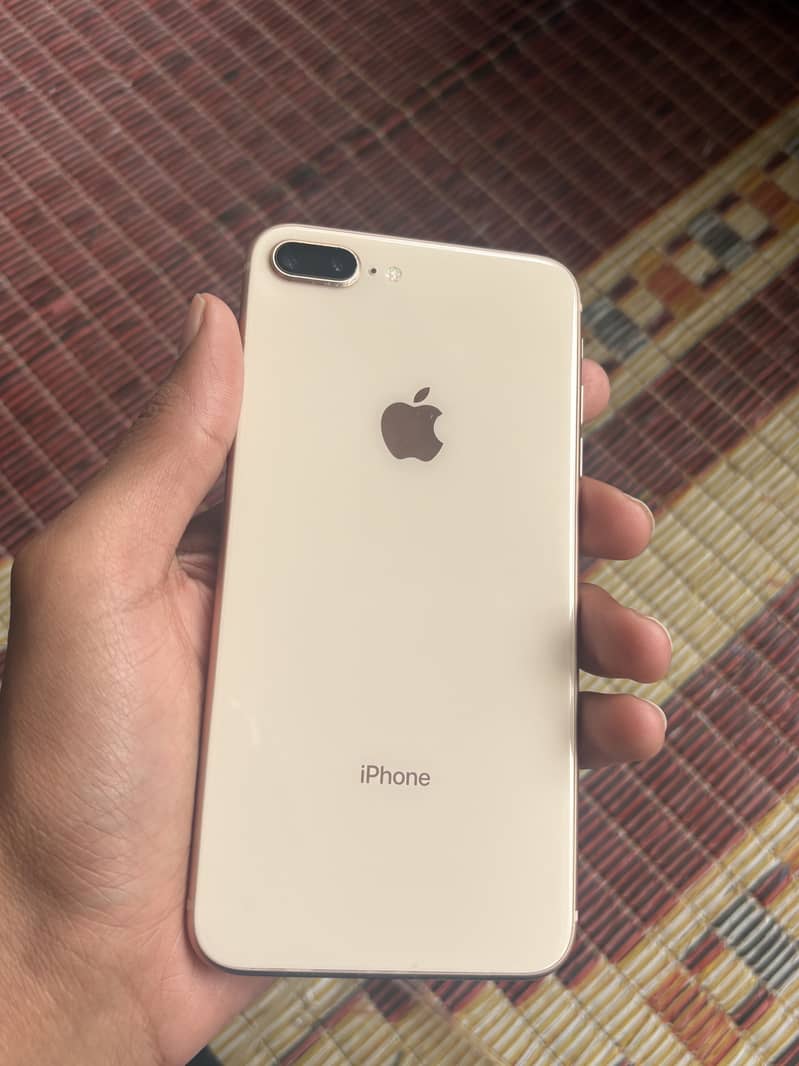 Apple iPhone 8 Plus 1