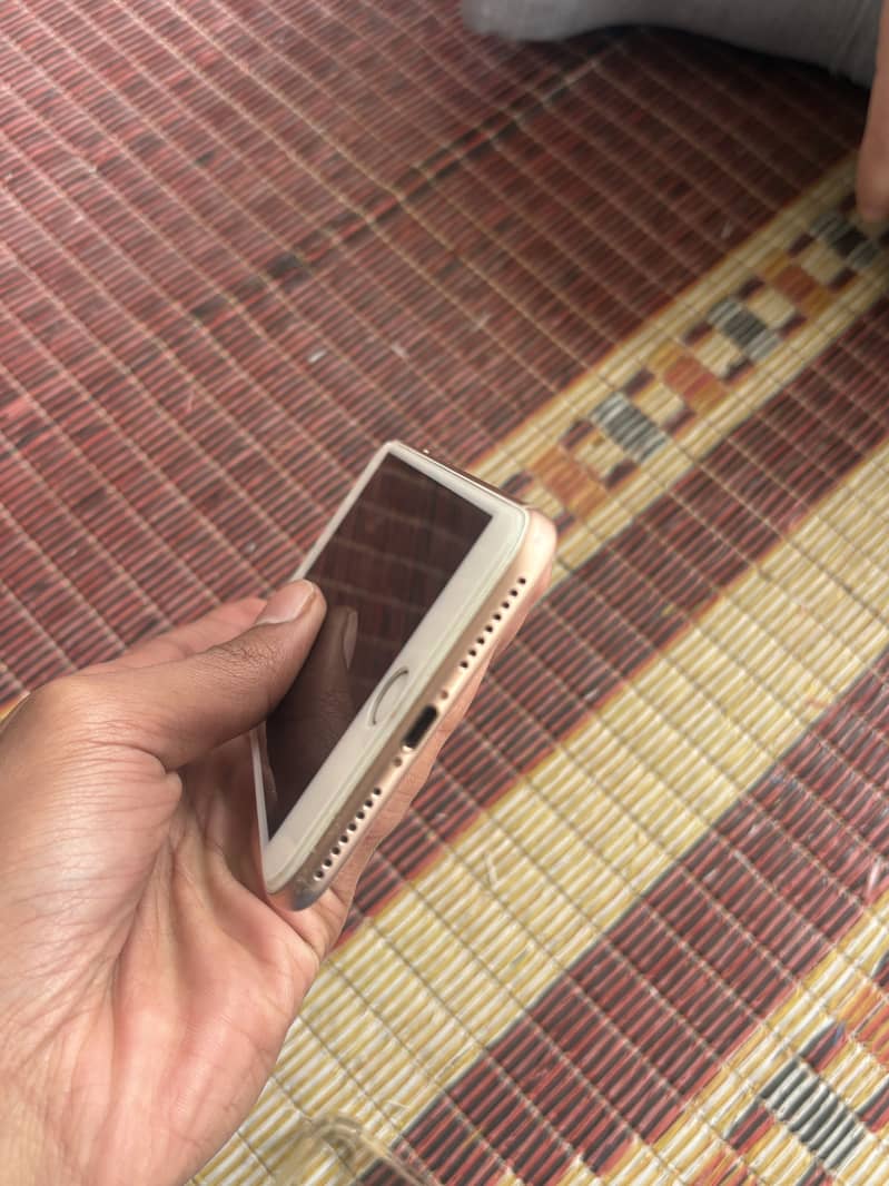 Apple iPhone 8 Plus 2