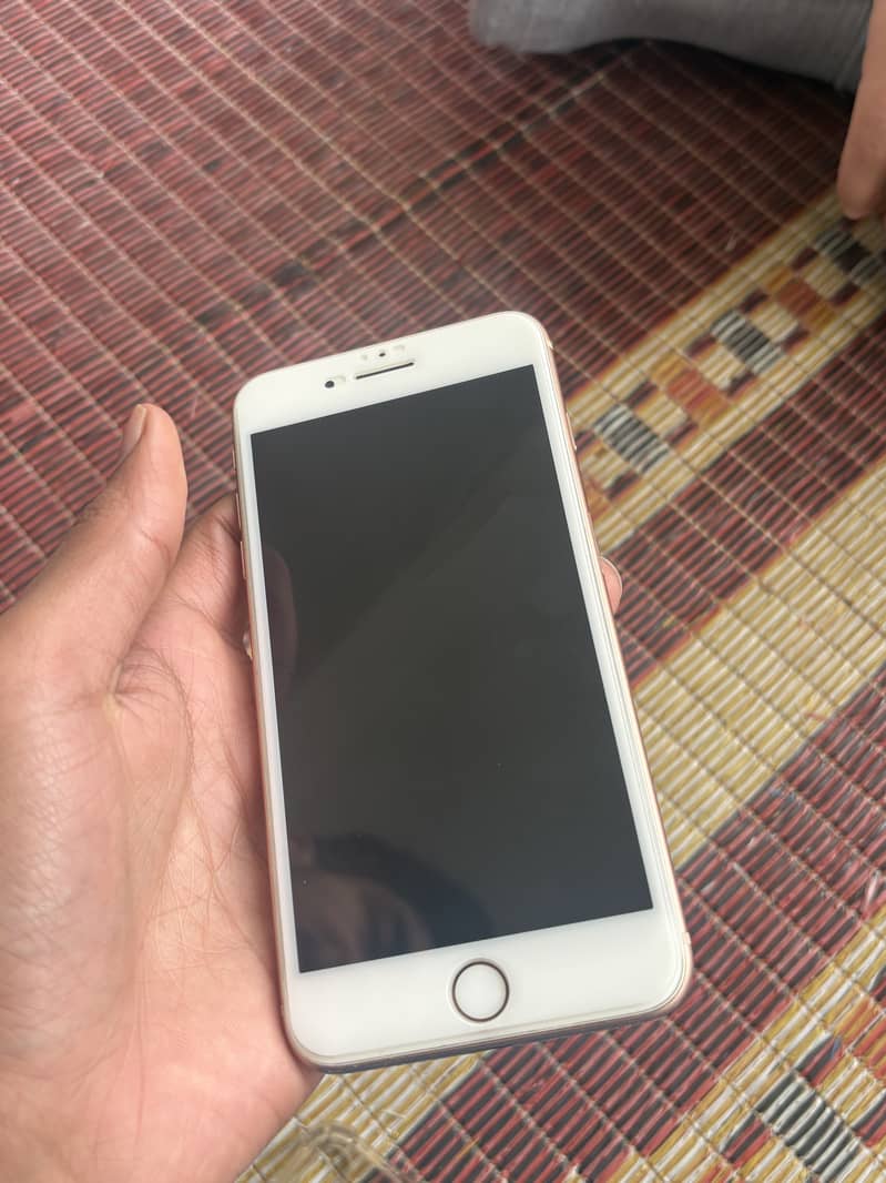 Apple iPhone 8 Plus 4
