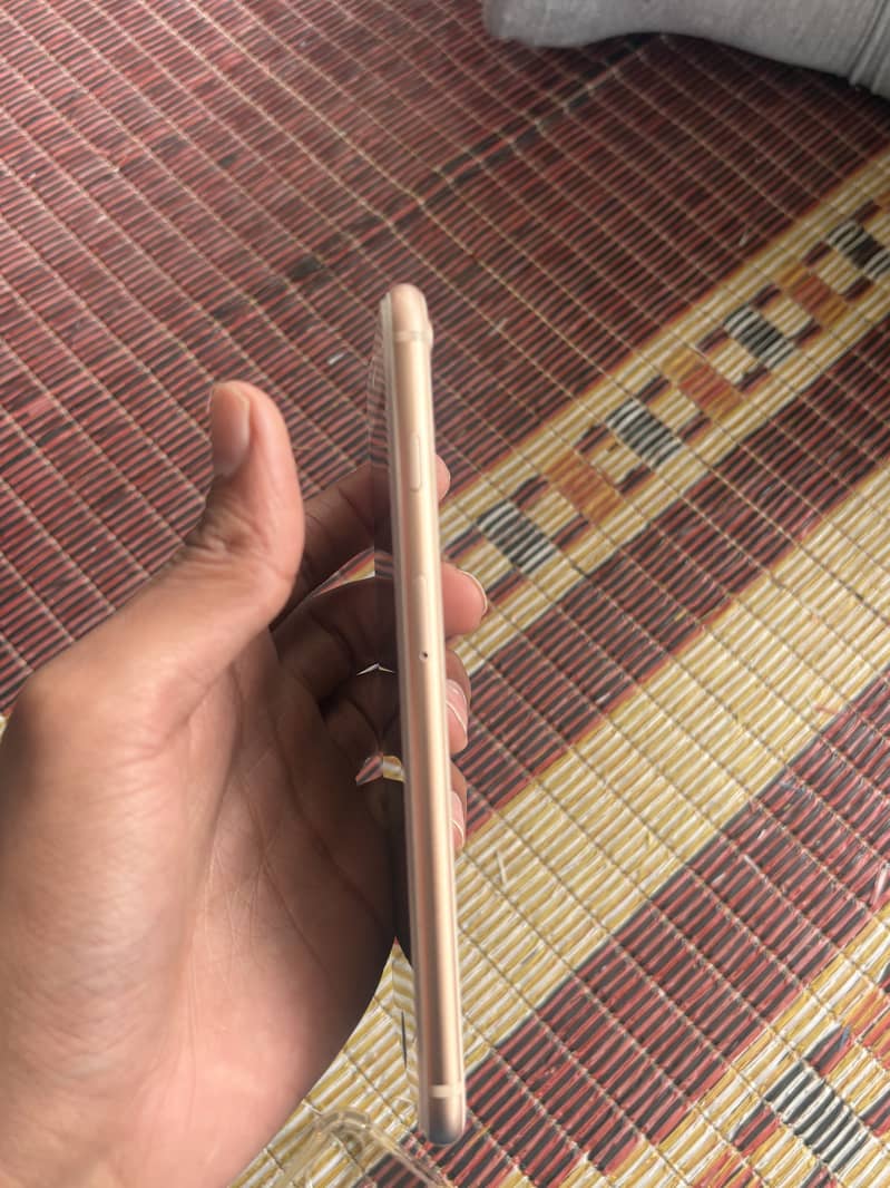 Apple iPhone 8 Plus 5