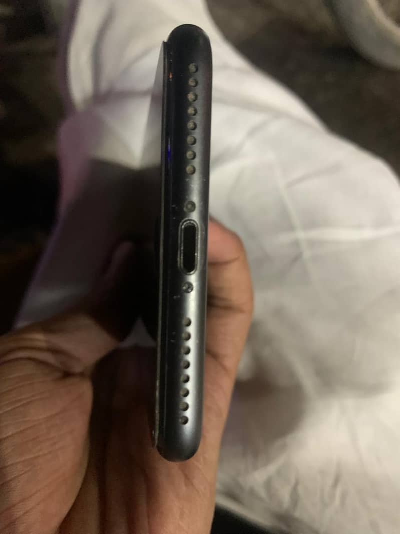 Apple iPhone 8 Plus 3