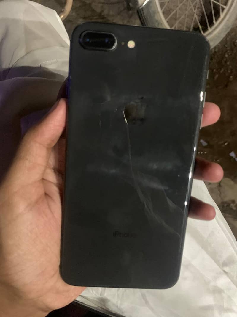 Apple iPhone 8 Plus 4