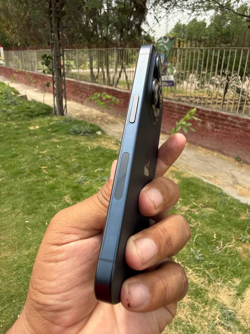 iphone 15 pro 2