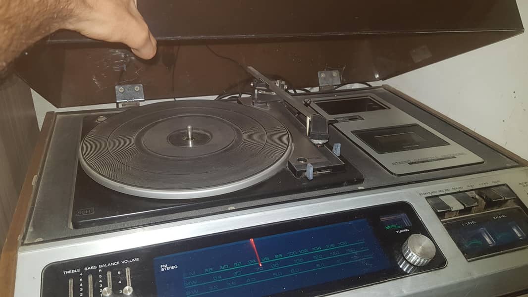 Record player benytone 3 in 1. 1