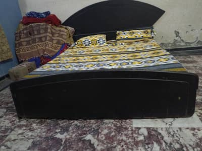 double bed without side table