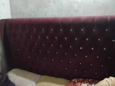 poshing wala bed mahron clr or molty walo ka foam h bilkul new 1 month