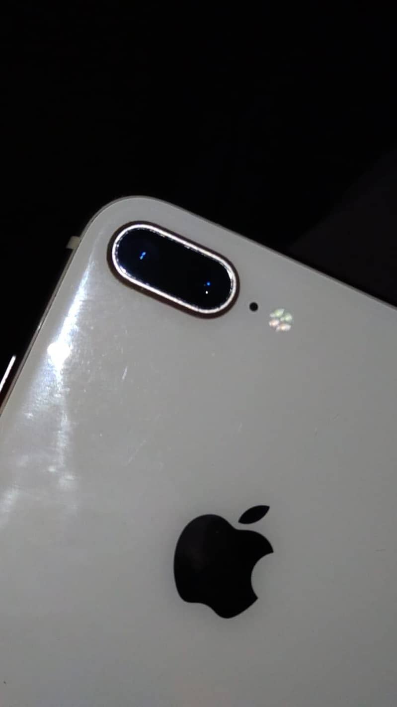 Apple iPhone 8 Plus 1