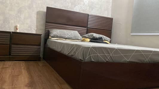 king bed with side tables