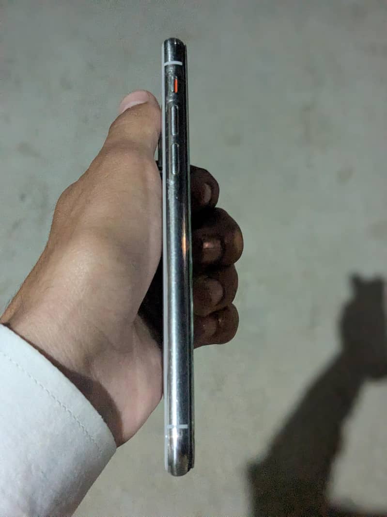 Apple iPhone X 3