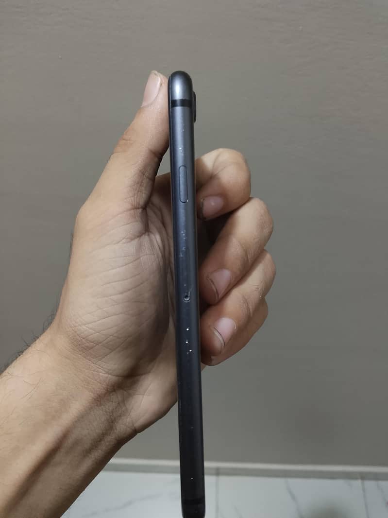 Apple iPhone 8 3