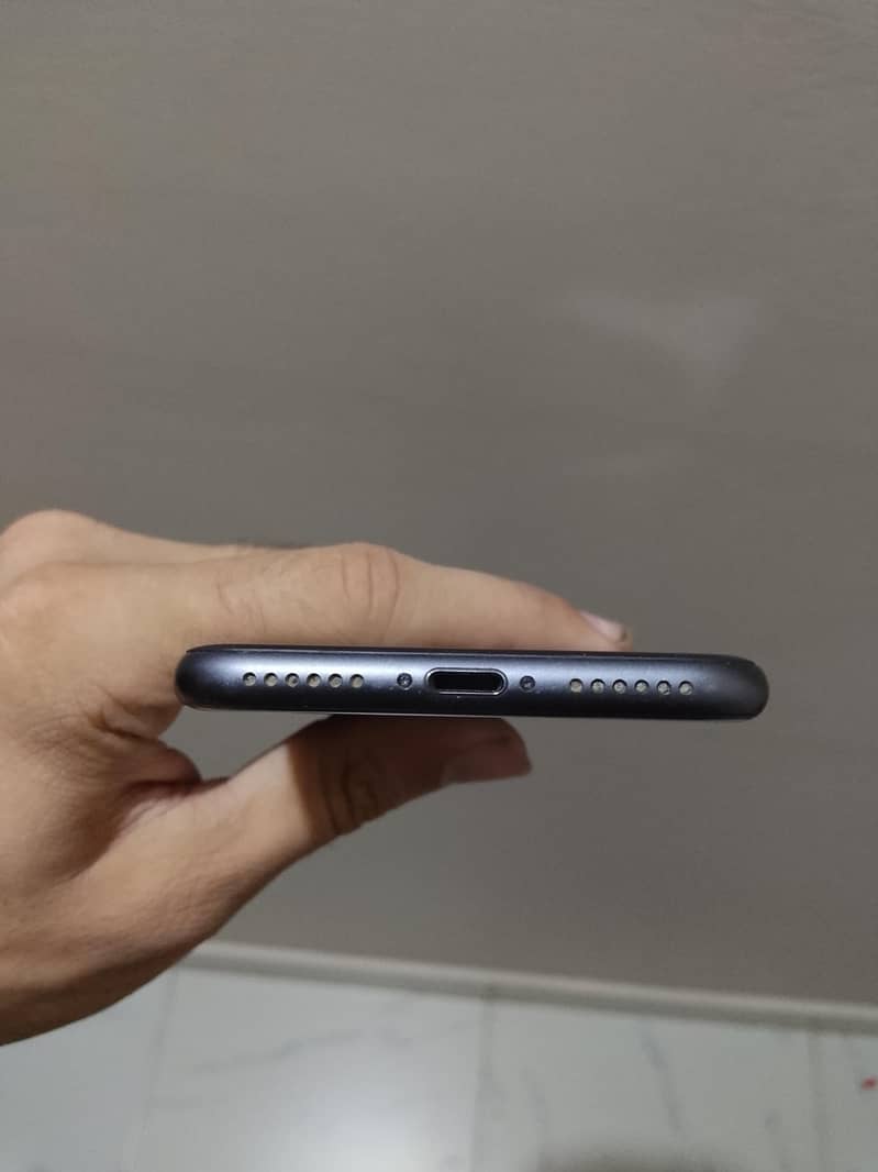 Apple iPhone 8 4
