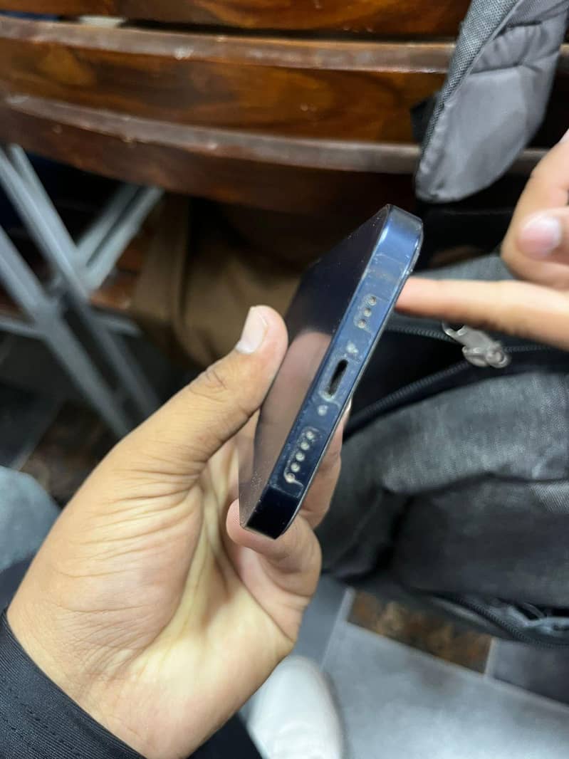 Apple iPhone 12 1