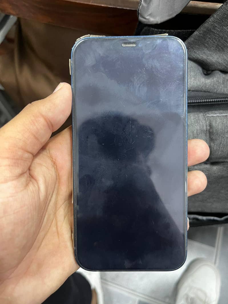 Apple iPhone 12 4