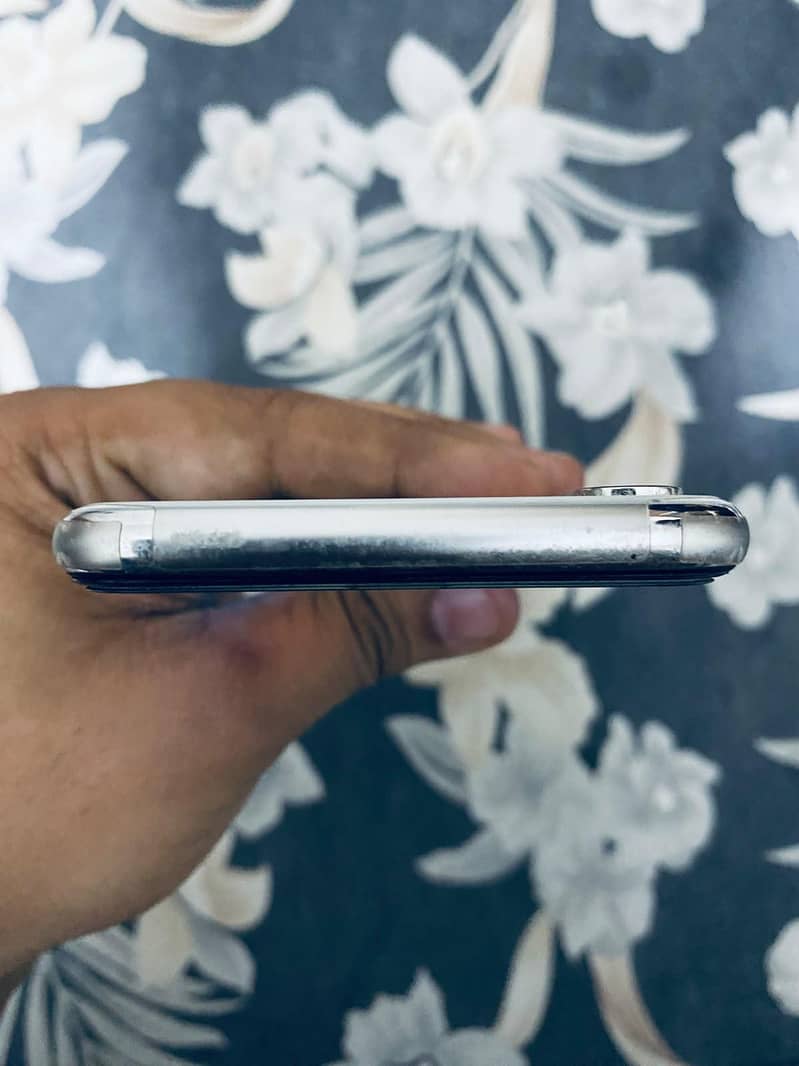 Apple iPhone X 3