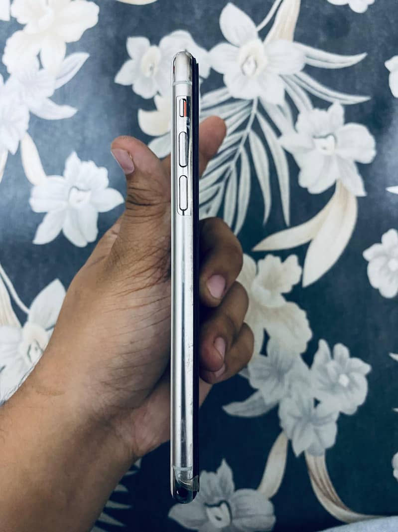 Apple iPhone X 5